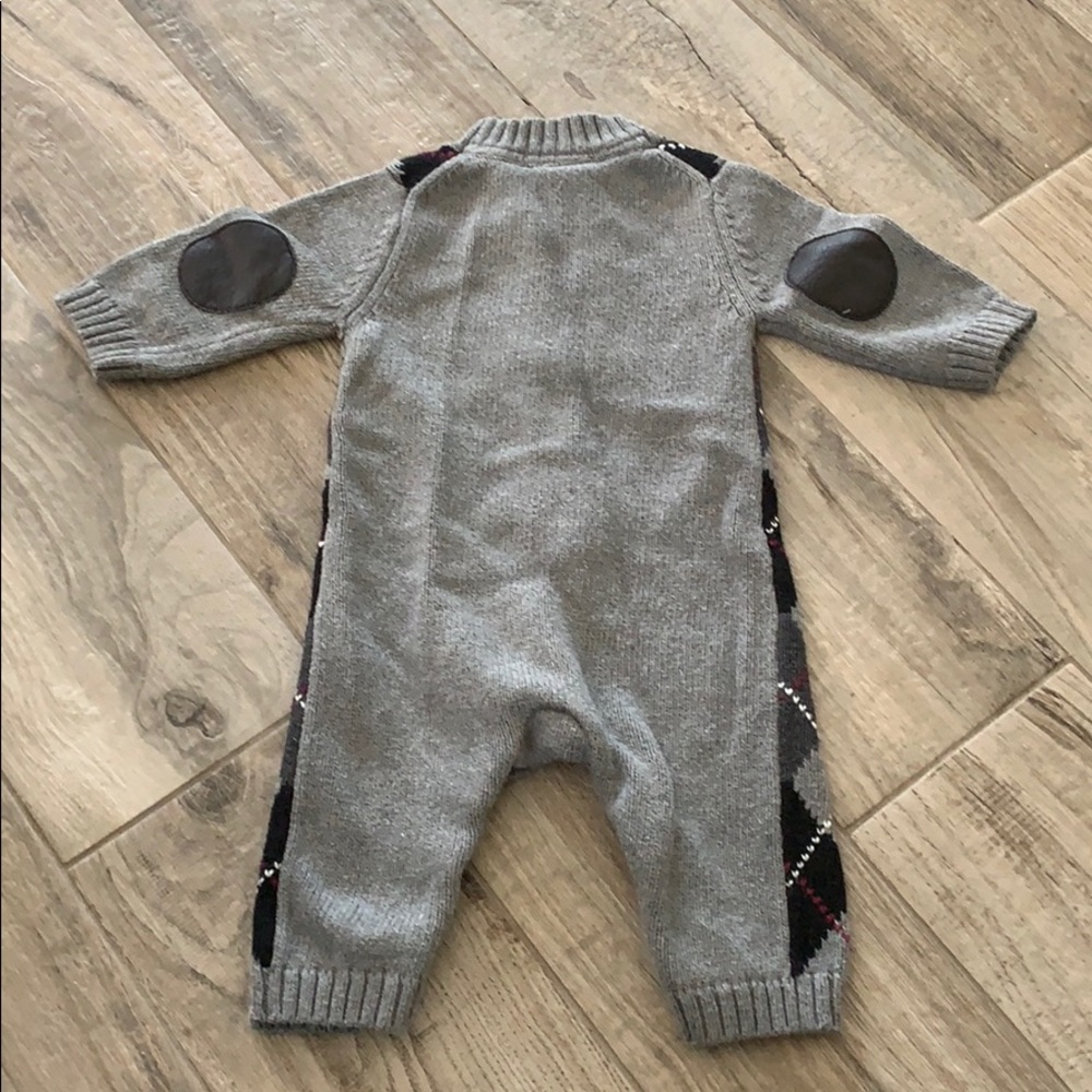 EUC bundle of Gap 2 sweater one pieces, sz 3-6 mos - Picture 4 of 9